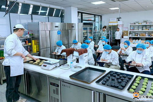 食光煥新，焙香滿(mǎn)園——記飲食中心春夏烘焙新品發(fā)布暨學(xué)生食堂烘焙飲品技能培訓(xùn)